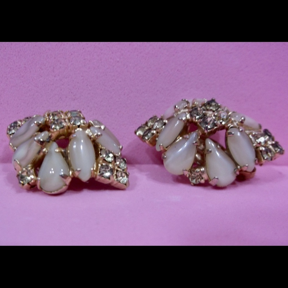 Vintage Earrings Faux Diamond Clip On - Picture 5 of 7